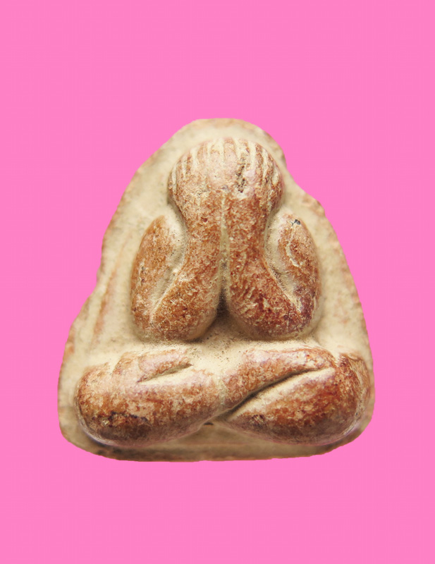 พระปิดตา ขัดสมาธิเพชร พิมพ์ลึกๆ เนื้อดิน