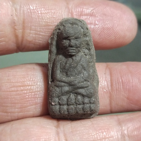 พิมพ์พระรอดรุ่นมหาเศรษฐีโชติพร้อมกล่องเดิมฝังตะกรุดเงินอุดเนื้อว่าน 97