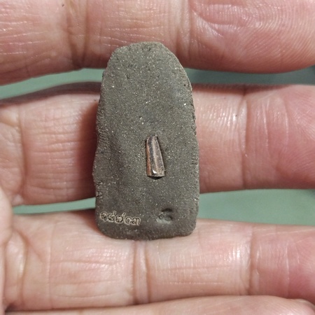 พิมพ์พระรอดรุ่นมหาเศรษฐีโชติพร้อมกล่องเดิมฝังตะกรุดเงินอุดเนื้อว่าน 97