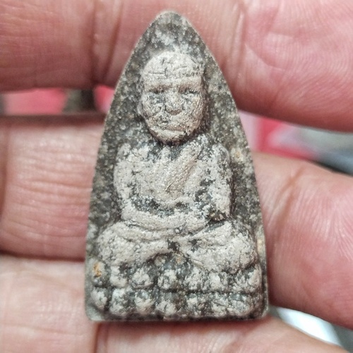 พิมพ์ใหญ่รุ่นมหาเศรษฐีโชคพร้อมกล่องเดิมฝังตะกรุดเงินอุดเนื้อว่าน 97