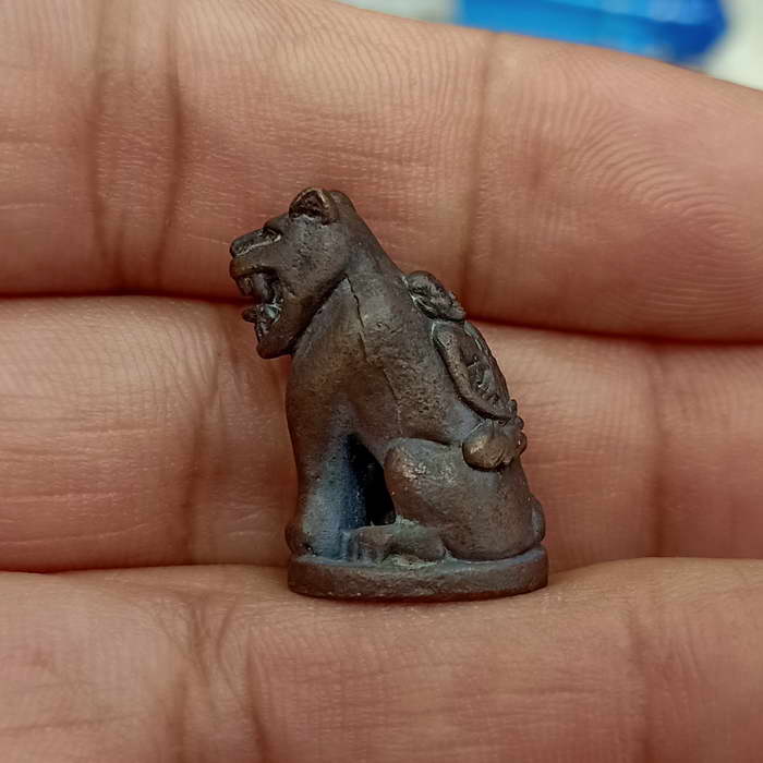 เสือหลวงพ่อปาน วัดมงคลโคธาวาส (บางเหี้ย) จ.สมุทรปราการ ปี 2522 เนื้อนวโลหะกลับดำ UNC เลยก็ว่าได้ 