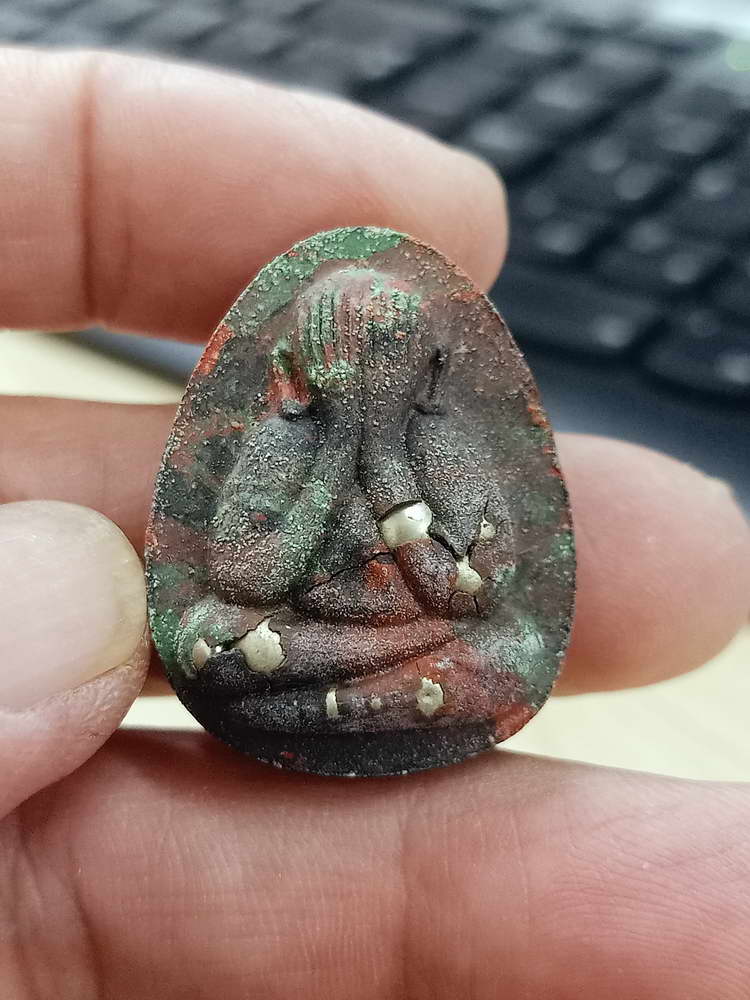 4-588 พระผงปิดตารวยไม่หยุด 168 หลวงปู่อิ่ม วัดทุ่งนาใหม่ จ.นครศรีธรรมราช 2566 หมายเลข 494 กล่องเดิม