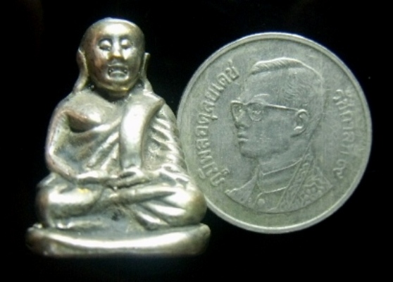 **เบาๆ**รูปเหมือนหลวงพ่อเงิน วัดบางคลาน เนื้ออัลปาก้า**สวยๆ เชิญชมครับ