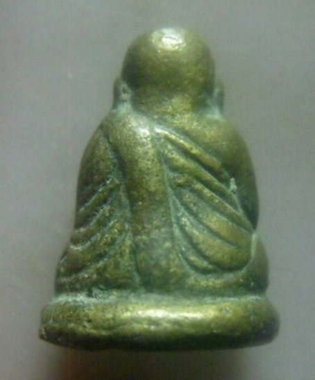 **เบา​ๆ​**รูปหล่อหลวงพ่อเงิน วัดบางคลาน เนื้อทองผสม เก่าๆ**เนื้อจัด สวยๆ เชิญชมครับ 