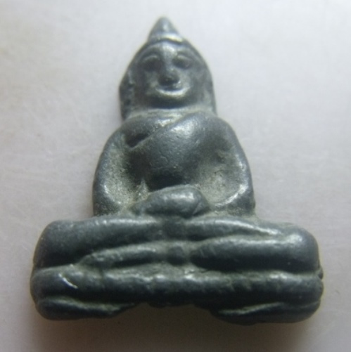 **เบาๆ**พระพุทธนั่งปางสมาธิ เนื้อชินตะกั่ว เก่าๆ สวยๆ ไม่ทราบที่**เนื้อจัด เชิญชมครับ