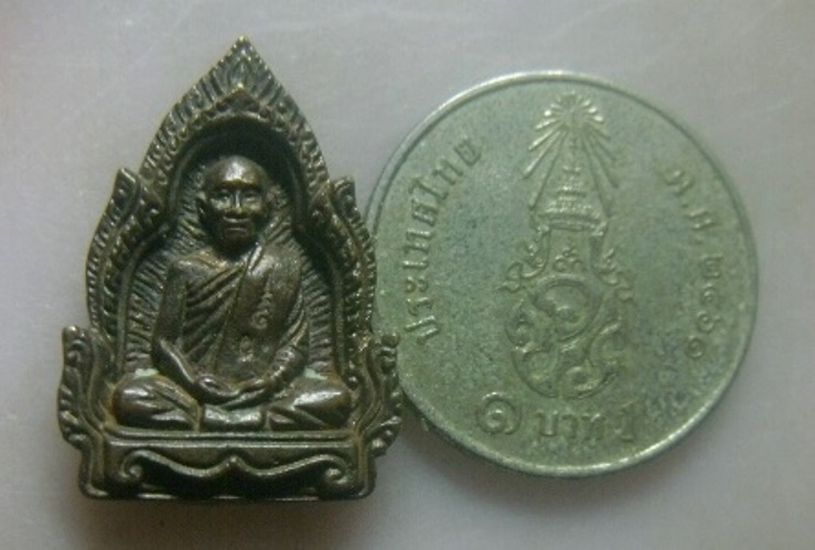 **เบา​ๆ**เหรียญรูปเหมือนหลวงปู่ผ่าน ฉันทโก รุ่นร่มโพธิ์แก้ว วัดป่าโพธิ์แก้ว จ.ปราจีนบุรี*ตอกโค้ด สวย
