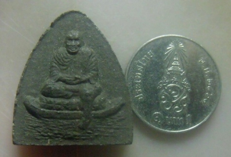 **เบาๆ**หลวงปู่ทวดนั่งเรือเหยียบน้ำทะเลจืด เนื้อว่าน ลพ.แดง วัดศรีมหาโพธิ์ ปี ๒๕๓๗**ประสบการณ์ 5 แชะ