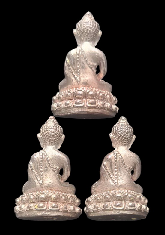 เคาะแรกแดง..พระชัยวัฒน์พูลทอง..นวะ ๓ องค์ ไม่มีกล่อง..ลพ.ดำ วัดเขาพูลทอง จ.จันทบุรี / เสก ๒ วาระ