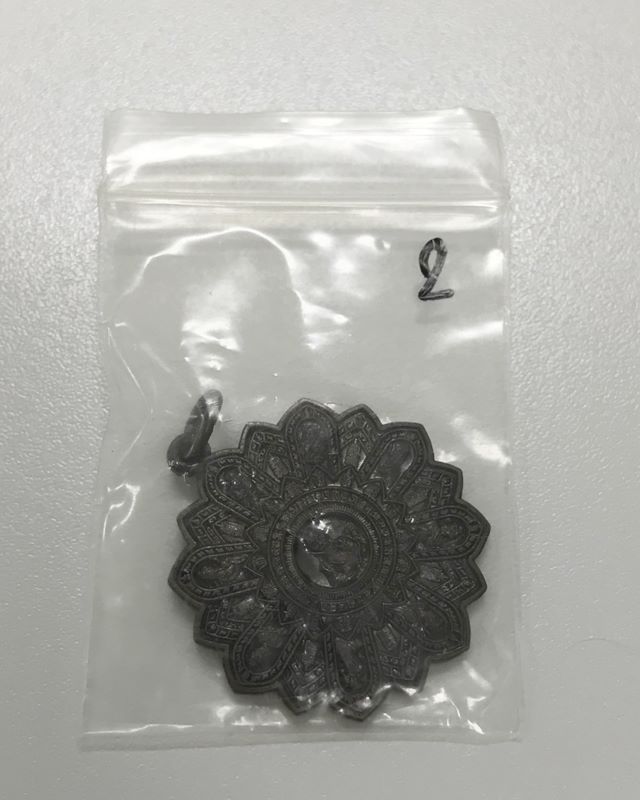  เหรียญเทวธรรม(โป๊ยเซียน) พระอาจารย์อิฏฐ์ วัดจุฬามณี จ.สุมทรสงคราม สภาพสวยเดิม ตอกโค๊ดด้านหน้า 2