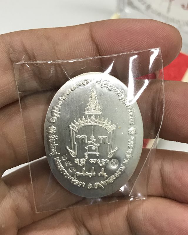 ล็อกเก็ตพระลักษณ์หน้าทอง ฉากดำ หลังเงิน no.255 ที่ระลึกงานไหว้ครู พระมหาสุรศักดิ์ วัดประดู่ฯ ปี 62 