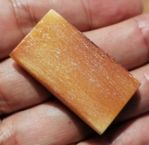 พระแกะจากเขา กระดูกหรืองา​ ไม่ทราบที่(คล้ายของหลวงพ่อเดิม)เคาะเดียว    