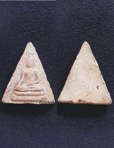 พระนางพญารุ่นแรก เนื้อผงผสมข้าวก้นบาตร หลวงพ่อวิริยังค์ วัดธรรมมงคล จ.กรุงเทพฯ ปี ๑๐ ครับ