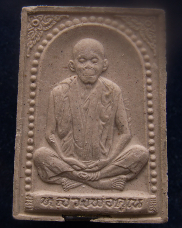 พระผงรูปเหมือนหลวงพ่อคูณ วัดบ้านไร่ รุ่นคุณพระเทพประทานพร พ.ศ.2536 ฝังตะกรุด พร้อมกล่องเดิม (10)