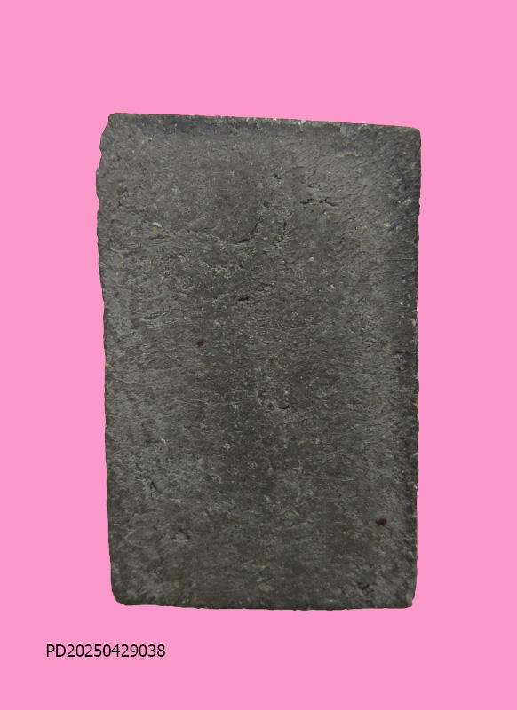 พระสมเด็จพิมพ์พระประธาน รัศมี ซุ้มโค้ง ลายกหนก เนื้อดำ วัดประสาทบุญญาวาส กรุงเทพฯ ปี ๒๕๐๖