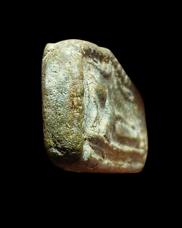 พระกรุวัดท้ายตลาดพิมพ์ไสยาสน์เนื้อดินผสมผงใบลาน