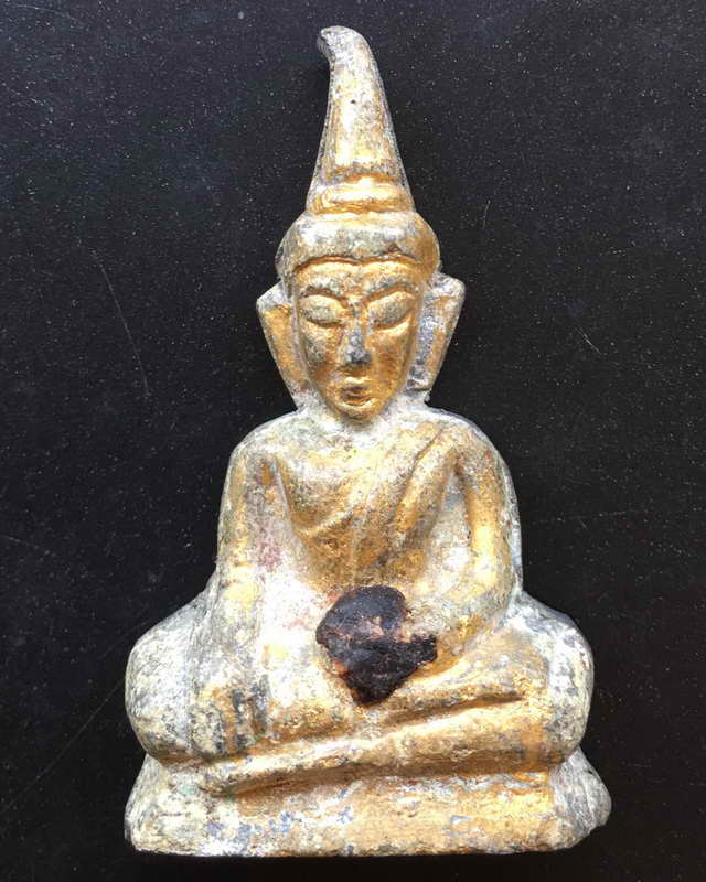 พระท่ากระดานหลวงพ่อนารถพิมพ์หน้าหนุ่ม ปี 2520หลังวงเดือน