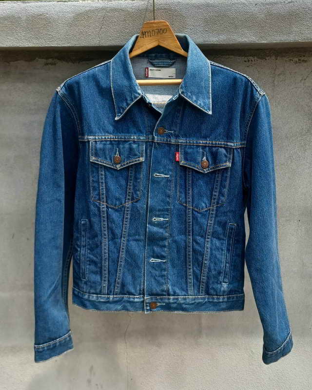 แจ๊คเก็ตยีนส์ลีวายไหล่ 19 อกกว้าง 19 รอบอก 38 แขนยาว24.5 ยาวทั้งตัว 23