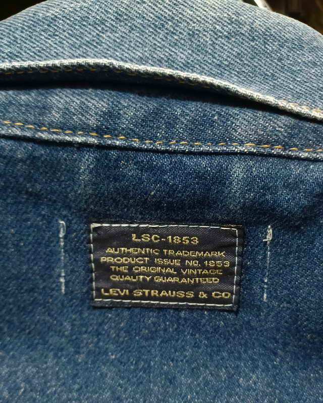 แจ๊คเก็ตยีนส์ลีวายไหล่ 19 อกกว้าง 19 รอบอก 38 แขนยาว24.5 ยาวทั้งตัว 23