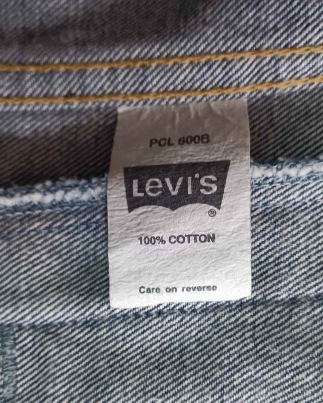 แจ๊คเก็ตยีนส์ลีวายไหล่ 19 อกกว้าง 19 รอบอก 38 แขนยาว24.5 ยาวทั้งตัว 23