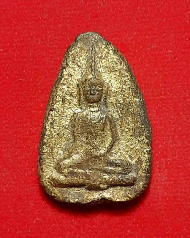 พระยอดธง หรือ พระนางพญาแขนอ่อน กรุวัดพญาดำ สุโขทัย เนื้อดิน