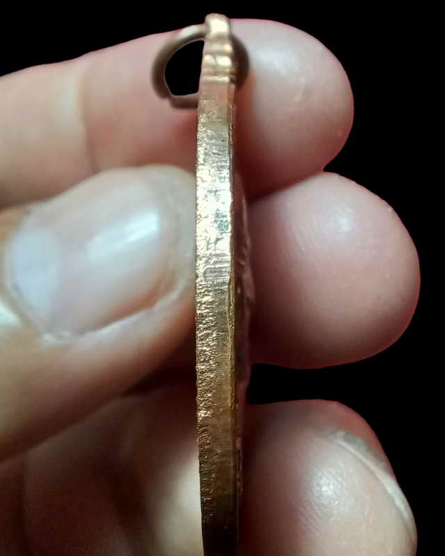 เหรียญหลวงปู่หงษ์  รุ่น ใจดี มีลาภ สังคหวัตถุ๔ สร้างสุรินทร์เป็นสุข พ.ศ. ๒๕๕๕