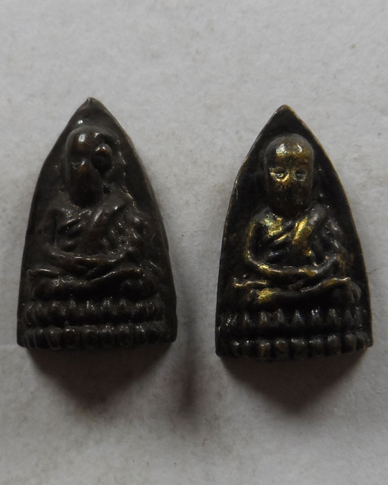 หลวงปู่ทวด เตารีดจิ๋ว วัดช้างให้ รุ่นกำนันชูชาติ (๒ องค์)