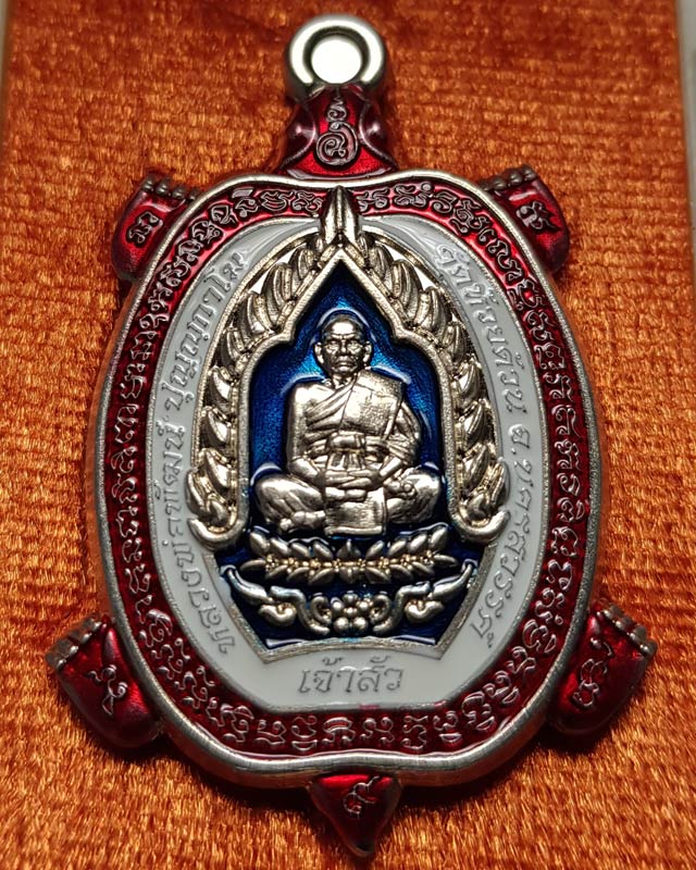 หลวงพ่อพัฒน์ วัดห้วยด้วน จ.นครสวรรค์ รุ่นเต่าเจ้าสัวโคตรเศรษฐี เนื้ออาปาก้า ลงยา 3 สี พร้อมกล่อง