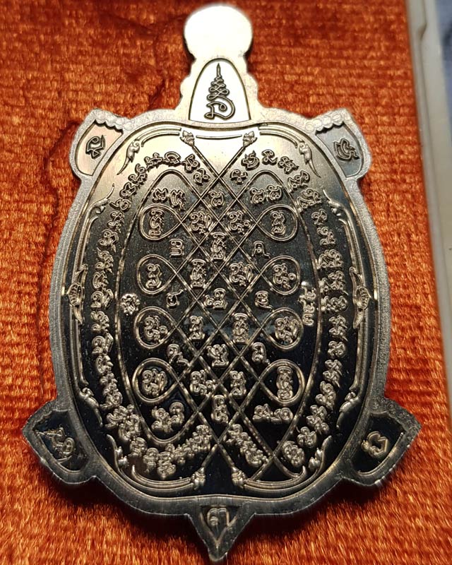 หลวงพ่อพัฒน์ วัดห้วยด้วน จ.นครสวรรค์ รุ่นเต่าเจ้าสัวโคตรเศรษฐี เนื้ออาปาก้า ลงยา 3 สี พร้อมกล่อง