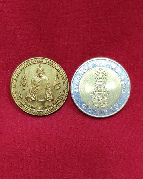 เหรียญหลวงพ่อฮวด วัดหัวถนนใต้ จ.นครสวรรค์ เนื้อฝาบาตร ปี2544