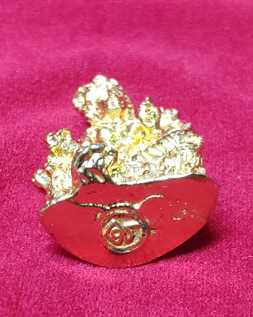 พระกริ่งอวโลกิเตศวร กะไหล่ทอง อุดโค๊ดใต้ฐาน (ไม่ทราบวัด)