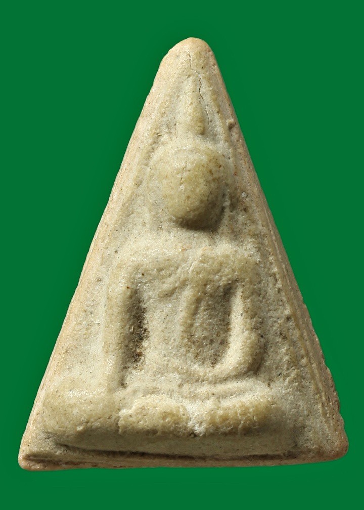 พระนางพญา เนื้อผงพุทธคุณ หลังมีจารดินสอลางๆ