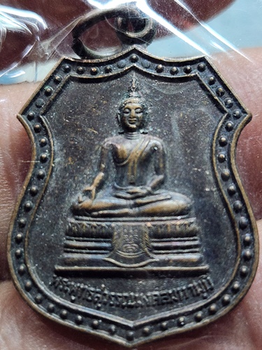 วัดพิกุลทอง  สิงห์บุรี เหรียญพระพุทธสุวรรณมงคลมหามุนี หลังหลวงพ่อแพ ปี 40