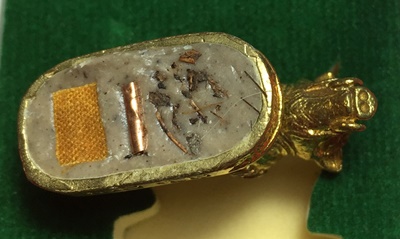 หมูมหามงคลคูณทอง หลวงพ่อคูณ วัดบ้านไร่ ปี2553 เนื้อทองทิพย์ ใต้ฐานอุดผงจีวรเกศา+ตะกรุด เลข1975+กล่อง