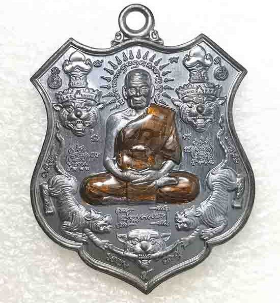 เหรียญ 5พยัคฆ์มหาเศรษฐี หลวงพ่อพัฒน์ วัดห้วยด้วน นครสวรรค์ ปี2563 ทองแดงรมดำ ลงยาจีวร เลข700+กล่อง