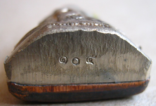 รูปเหมือนปั๊มรุ่น1 หลวงพ่อผล วัดหนองแขม เพชรบุรี ปี2554เลข105 อัลปาก้าหน้ากากนวะ สร้าง299องค์+กล่อง