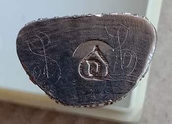 รูปเหมือนปั๊มรุ่น2 หลวงพ่อเอื้อน วัดวังแดงใต้ จ.อยุธยา ปี2548 เนื้อดีบุกชุบเงิน โค๊ตตัว อ มีรอยจาร