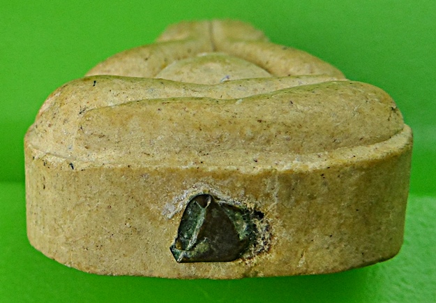 พระปิดตาหลังรูปเหมือนหลวงพ่อรวย วัดท่าเรือ ระยอง .840.