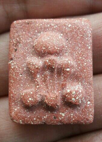 พระปิดตาผงกระดูกผี วัดโพธิ์ท่าเตียน ไม่ทราบปี เนื้อว่านสบู่เลือด เคาะเดียว  