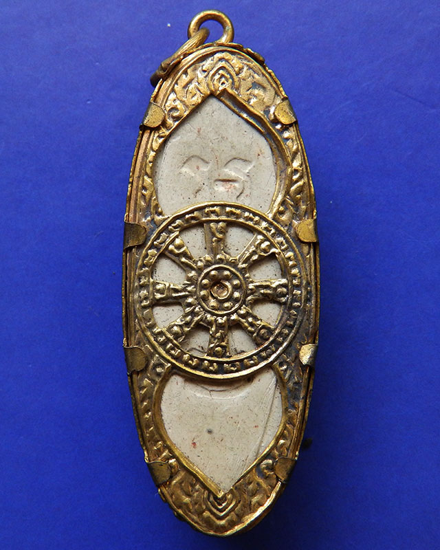 3.พระ 25 พุทธศตวรรษ เนื้อดิน กรอบเดิม ขาครบแข็งแรง ไม่เคยผ่านการแกะเลย