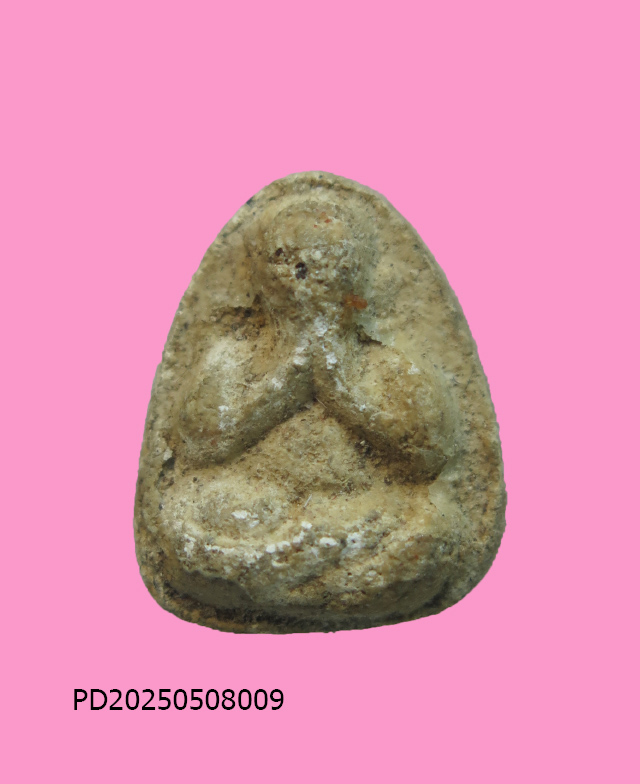 พระปิดตาเม็ดบัว หลังเรียย ขนาดประมาณ 1 ซม. องค์ที่2