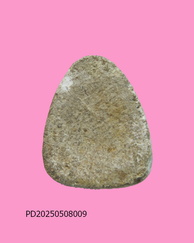 พระปิดตาเม็ดบัว หลังเรียย ขนาดประมาณ 1 ซม. องค์ที่2