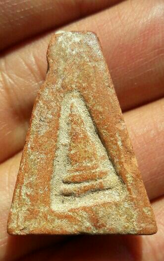 พระผงสุพรรณจงอางศึก อู่ทองจงอางศึก(มุ่ย ถิร โพธิ์ โต๊ะ เงิน และคณาจารย์เกือบ 60 รูป) เคาะเดียว(2)