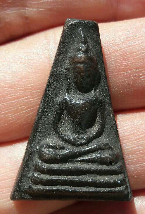 พระผงสุพรรณจงอางศึก อู่ทองจงอางศึก(มุ่ย ถิร โพธิ์ โต๊ะ เงิน และคณาจารย์เกือบ 60 รูป) เคาะเดียว(11)