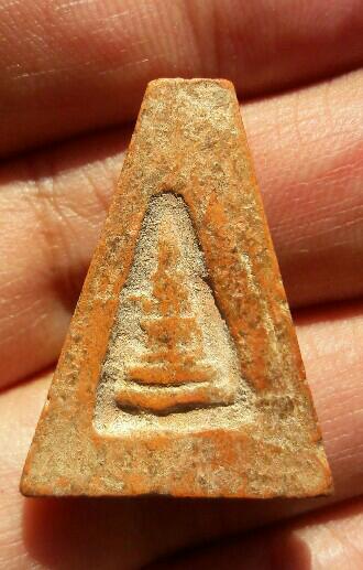 พระผงสุพรรณจงอางศึก อู่ทองจงอางศึก(มุ่ย ถิร โพธิ์ โต๊ะ เงิน และคณาจารย์เกือบ 60 รูป) เคาะเดียว(4)