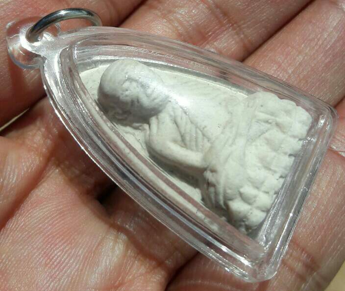 พระผงหลวงปู่ทวด​ หลังกงจักร​ไม่ทราบที่ เคาะเดียว