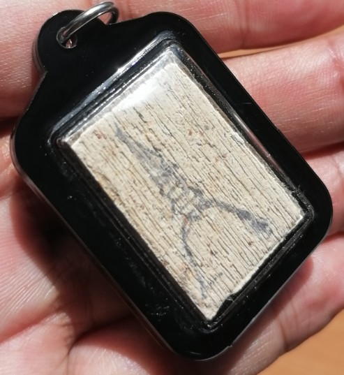 สมเด็จบางขุนพรหม​ พิมพ์เส้นด้าย มวลสารแน่นๆ พร้อมเลี่ยมกันน้ำ ปี 2547 เคาะเดียว     