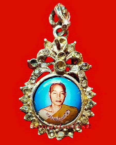 ล็อกเก็ตหลวงพ่ออุตตมะ วัดวังก์วิเวการาม จ.กาญจนบุรี รุ่นเก่า หายากค่ะ