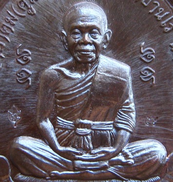 เหรียญโบว์ห่วงเชื่อมเต็มองค์ คูณสุข ปี2557เลข170 เนื้อนวะห่วงเงิน ปลุกเสก5วาระ สร้าง333องค์+กล่อง