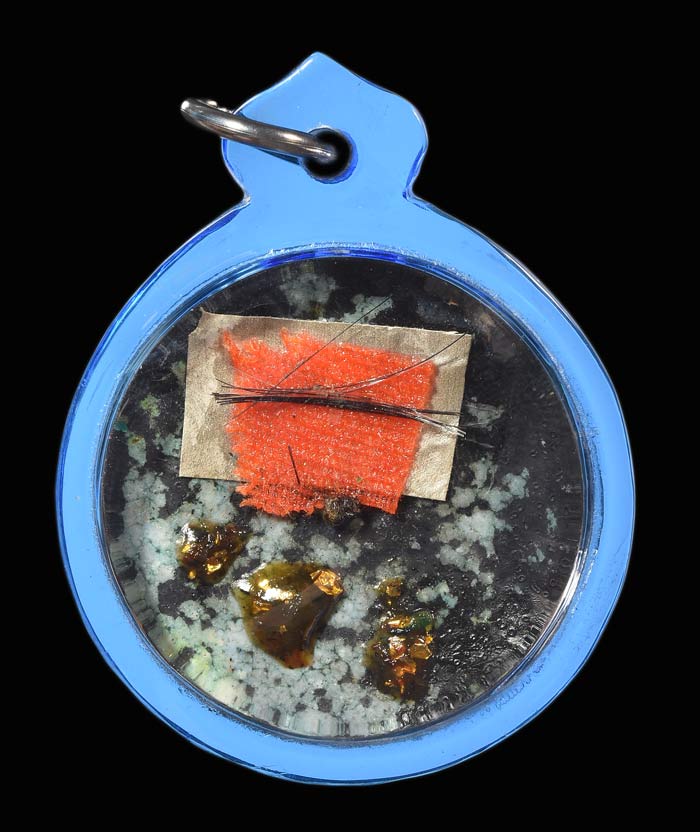 ล็อกเก็ตหลวงพ่ออิฏฐ์ วัดจุฬามณี ข้างหลังมีเกศา และมวลสาร สภาพสวย พร้อมเลี่ยม