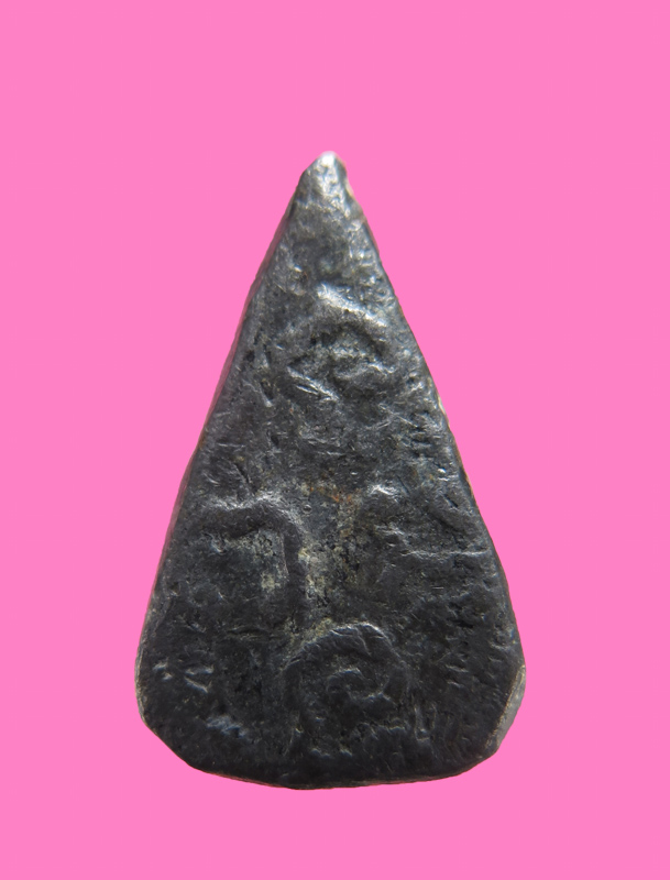 กลีบบัว หลังยันต์ เนื้อชินตะกั่ว